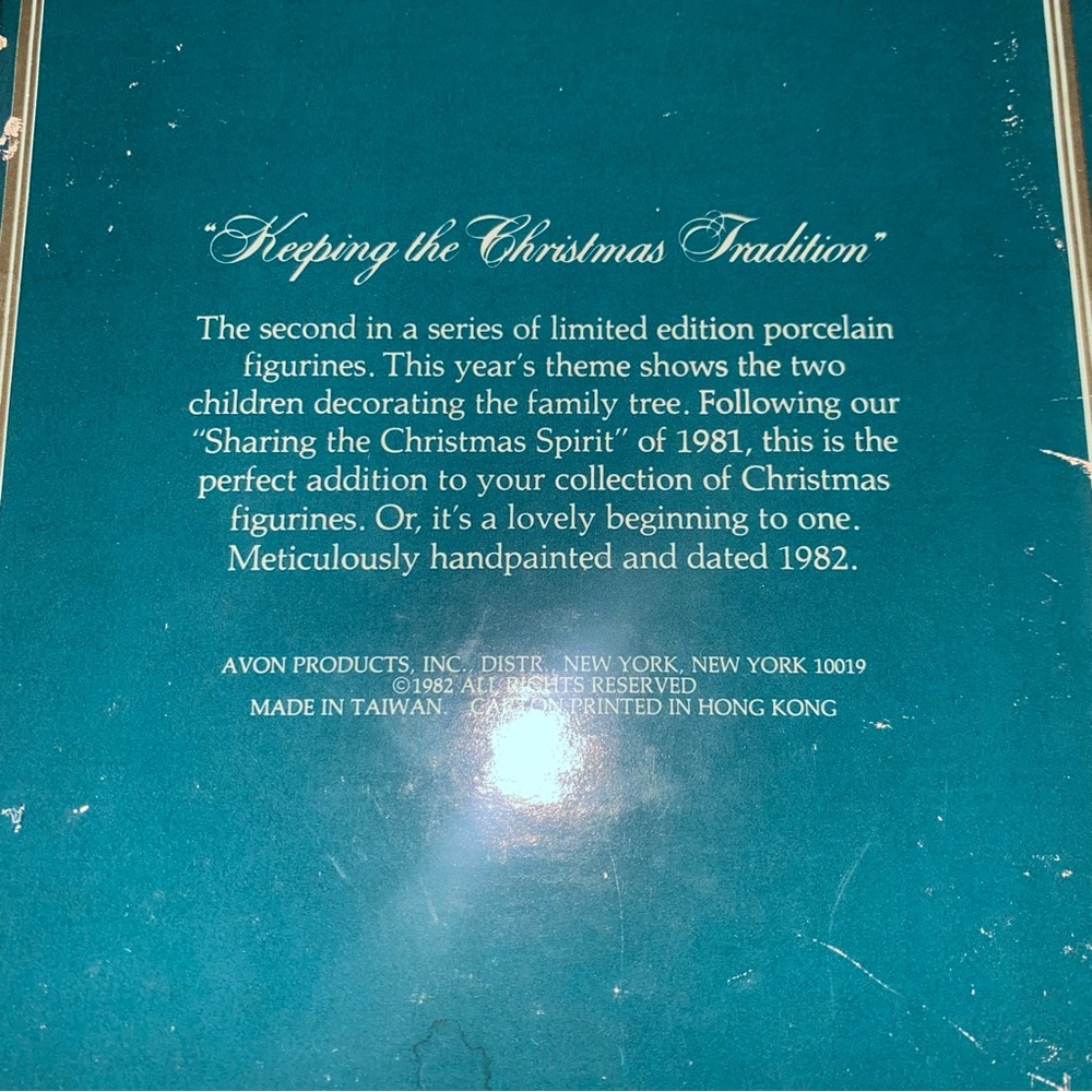 1982 Avon Christmas Memories "Keeping the Christmas Tradition" porcelain. - Picture 4 of 6